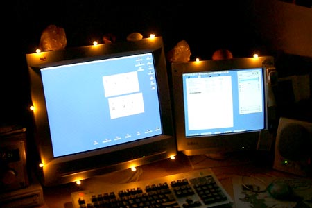 Bildschirme mit Weihnachtbeleuchtung